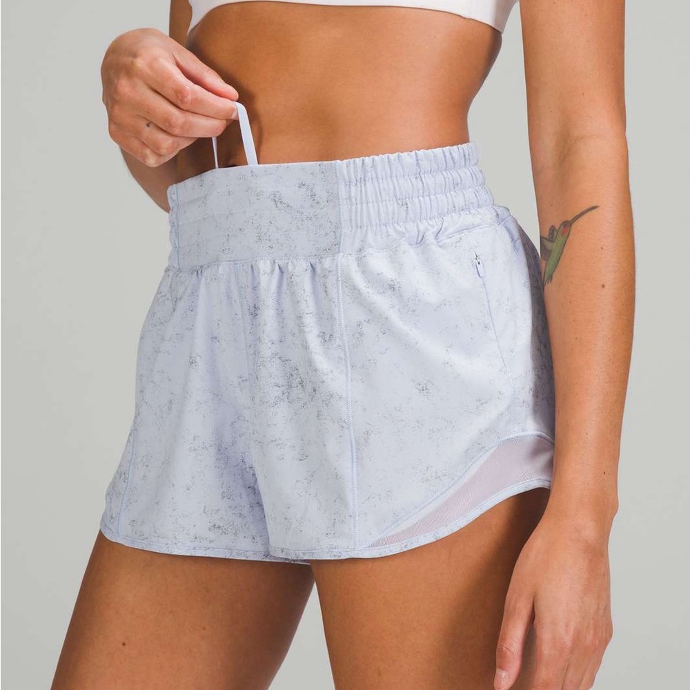 Lululemon Hotty Hot High-Rise Lined Short 4"
Gravel Dust Pastel Blue Multi